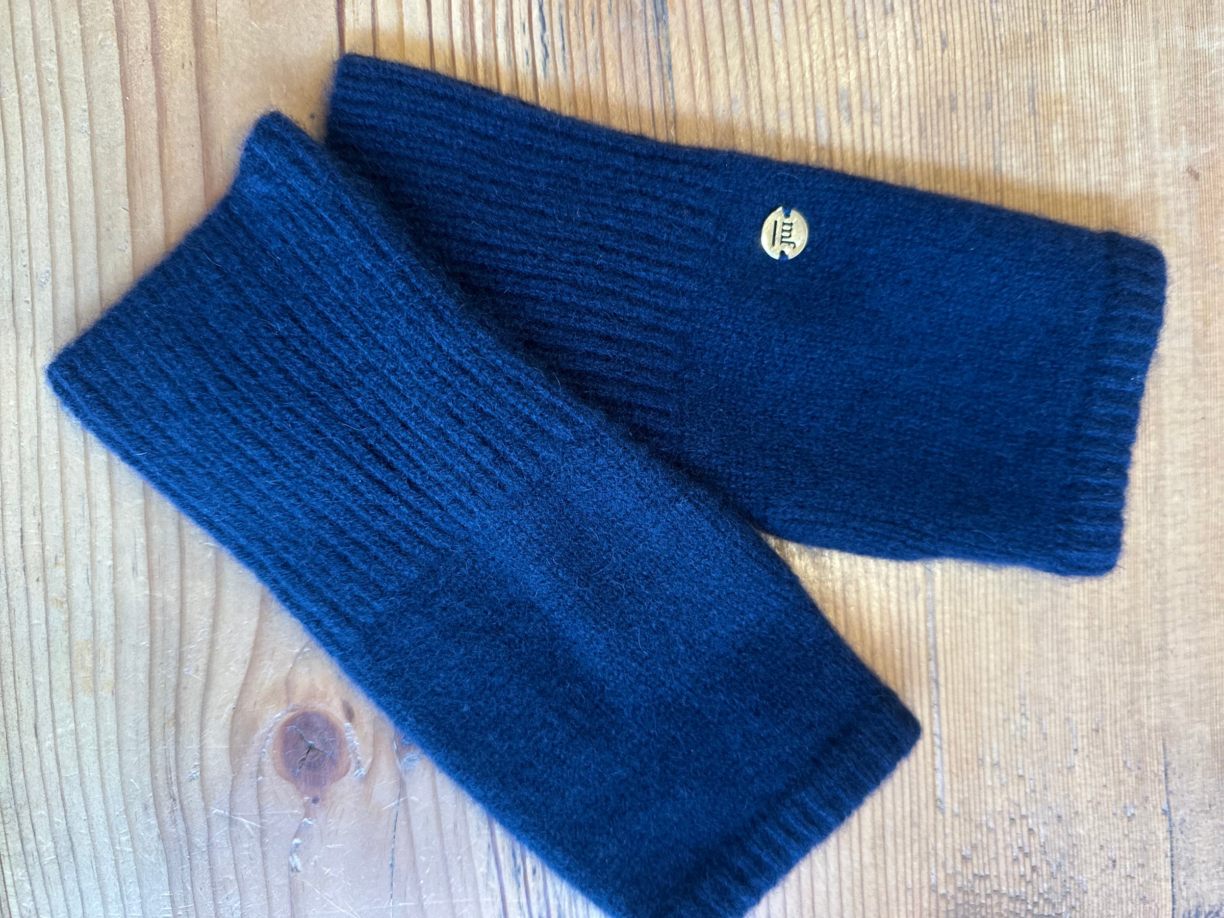 Mia Fratino - Classic Wrist Warmer - Jet Black, Foggy Grey, Cornflower Blue, French Navy, Graphite, Military, Petal, Toast, Umber