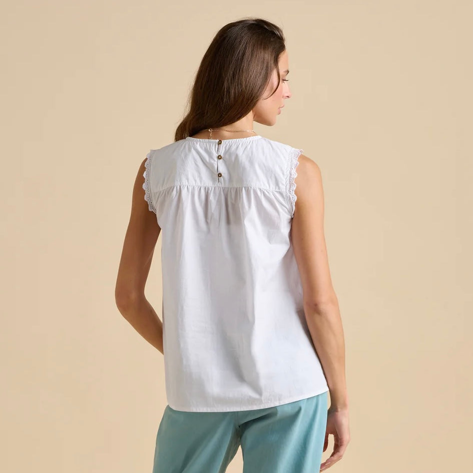 Brakeburn - Resort Sleeveless Embroidered Blouse