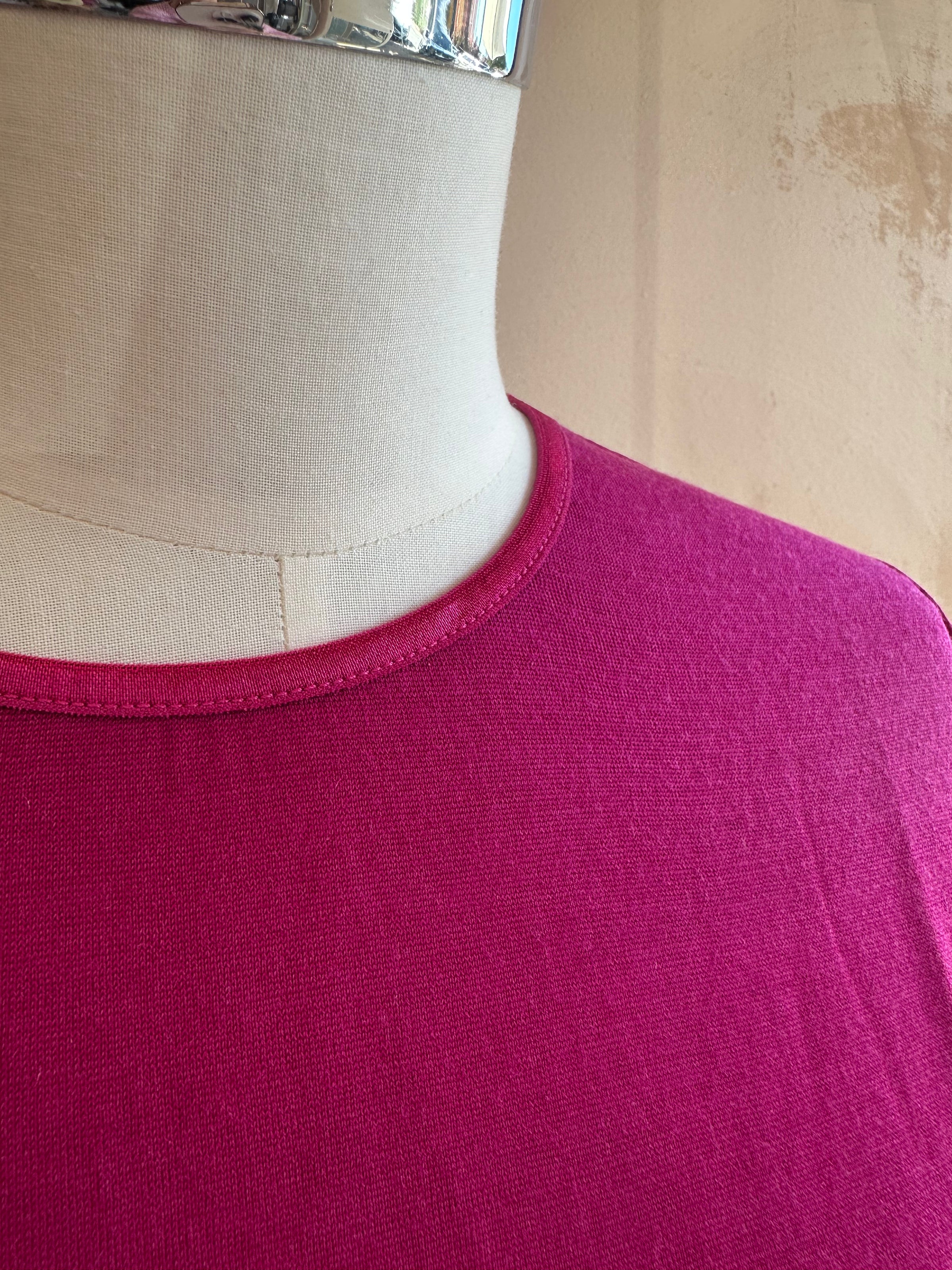 Ebony - Merino (210) LS Satin Crew Top Raspberry
