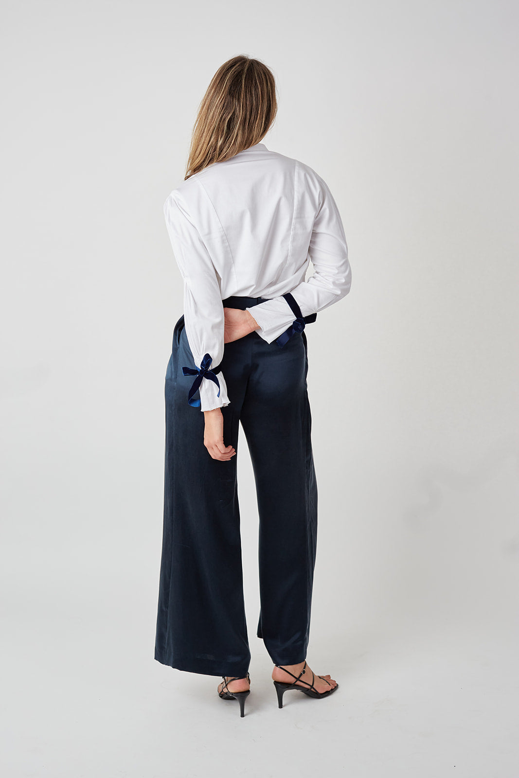 Hanna Edwards - Signature Pleated Sleeve Shirt With Velvet Ribbon Detail Winter White