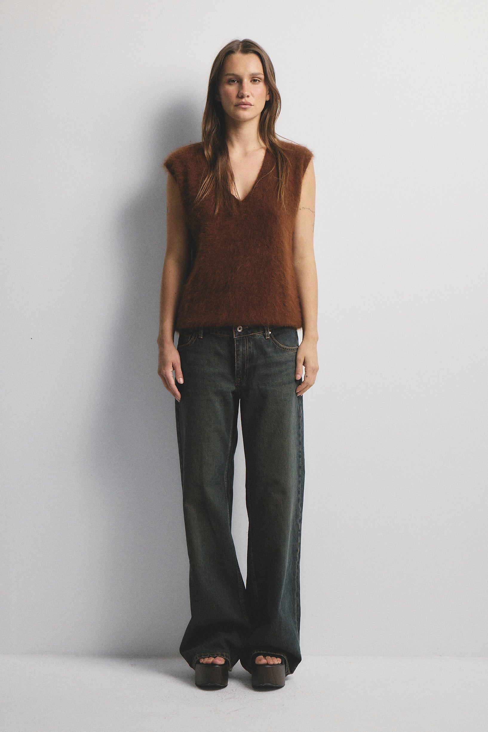 World of Nomads - Ebony Vest Chocolate