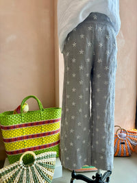 Blueberry Italia - Embroidered Daisy Straight Capri Ash