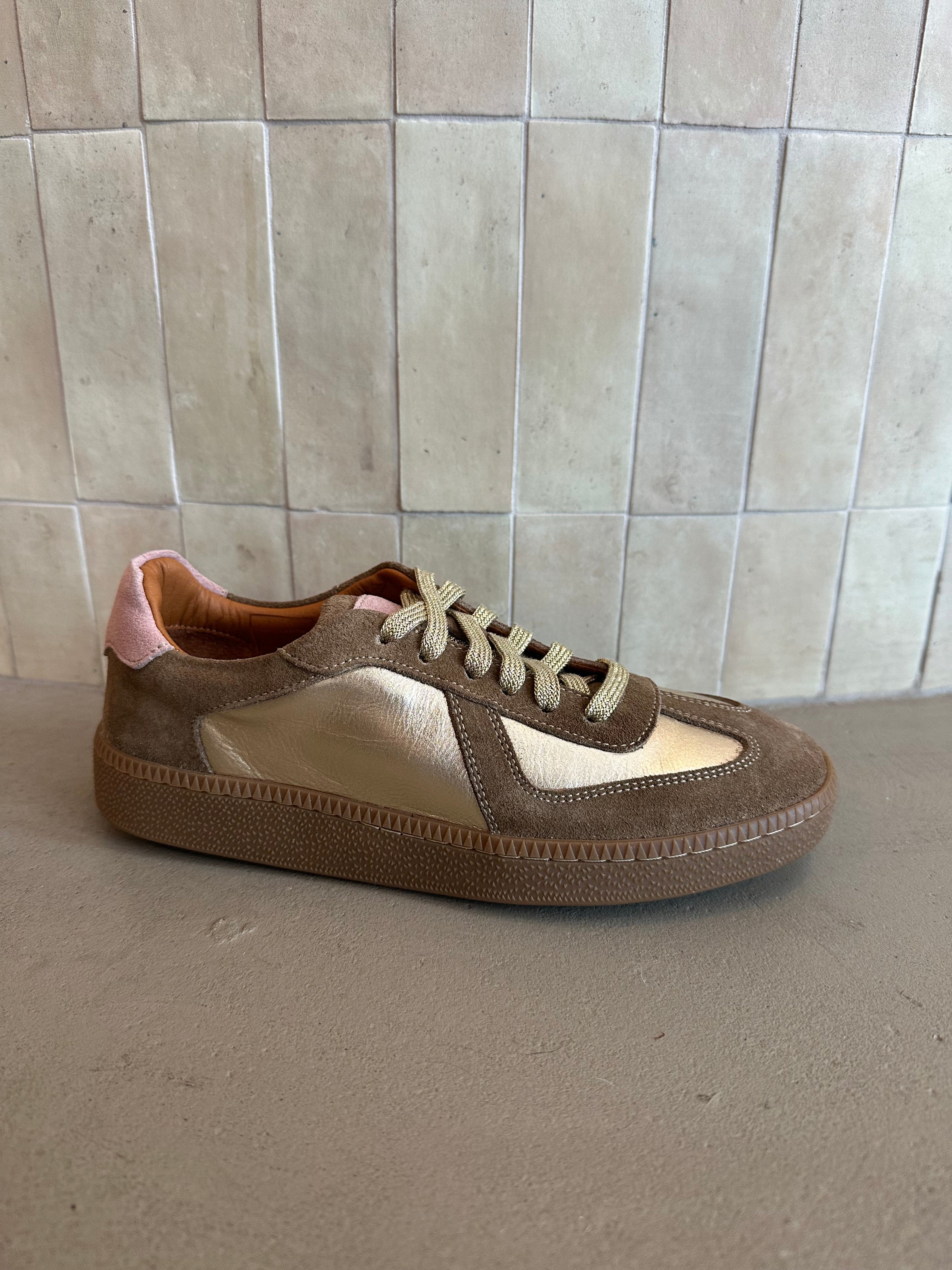 Sempre Di - 25921 Gold Mocca Suede Sneaker
