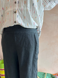 Blueberry Italia - Linen Capri Trousers Anthracite