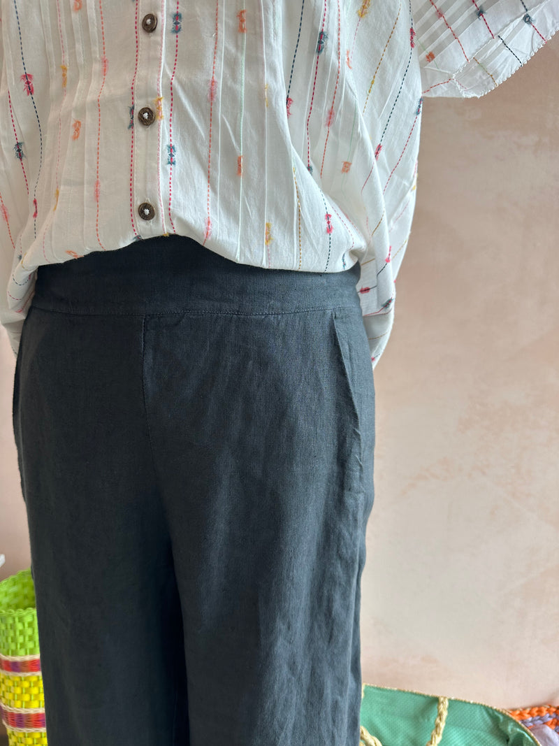 Blueberry Italia - Linen Capri Trousers Anthracite