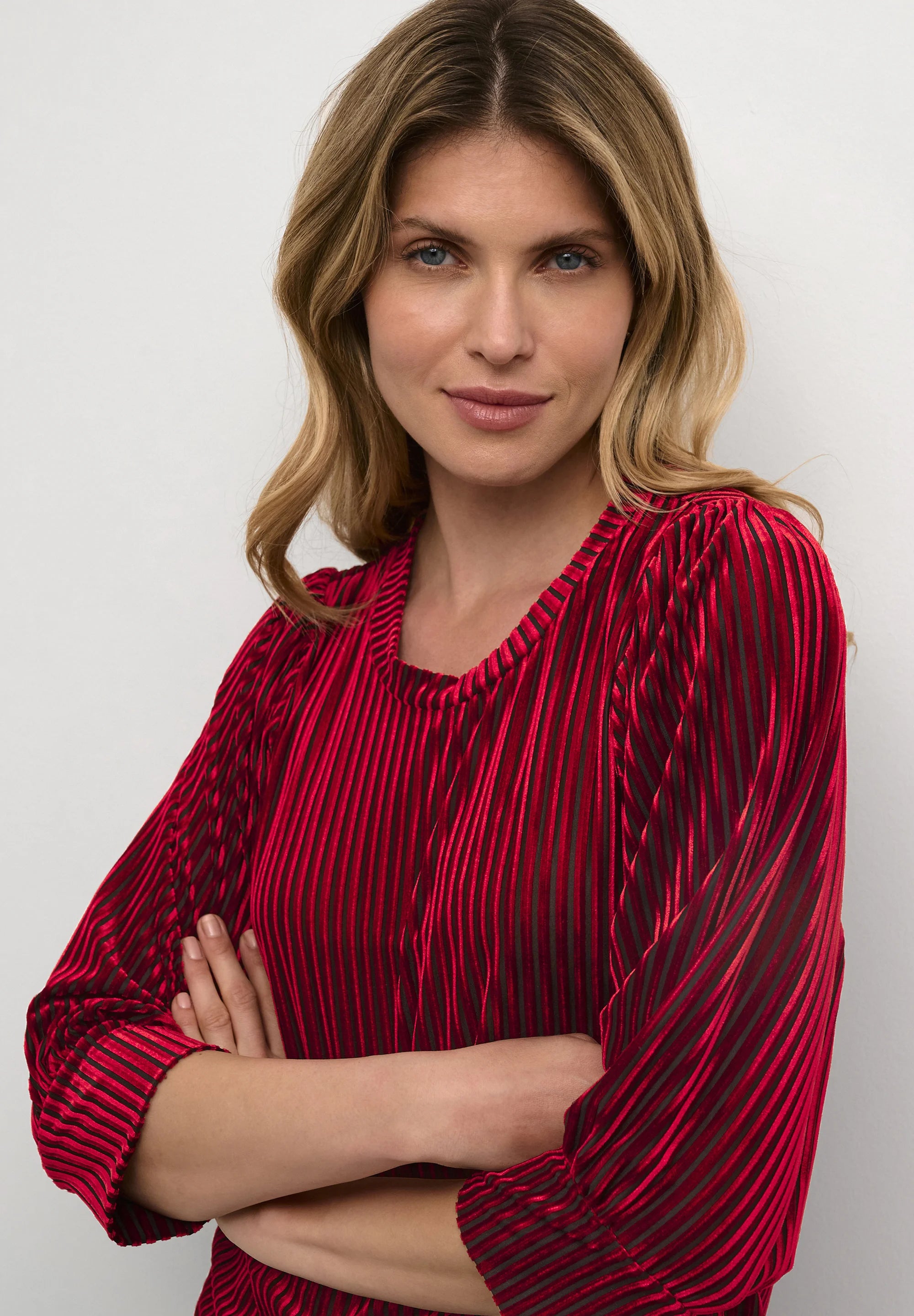 KAFFE - Caca Velvet Blouse Red