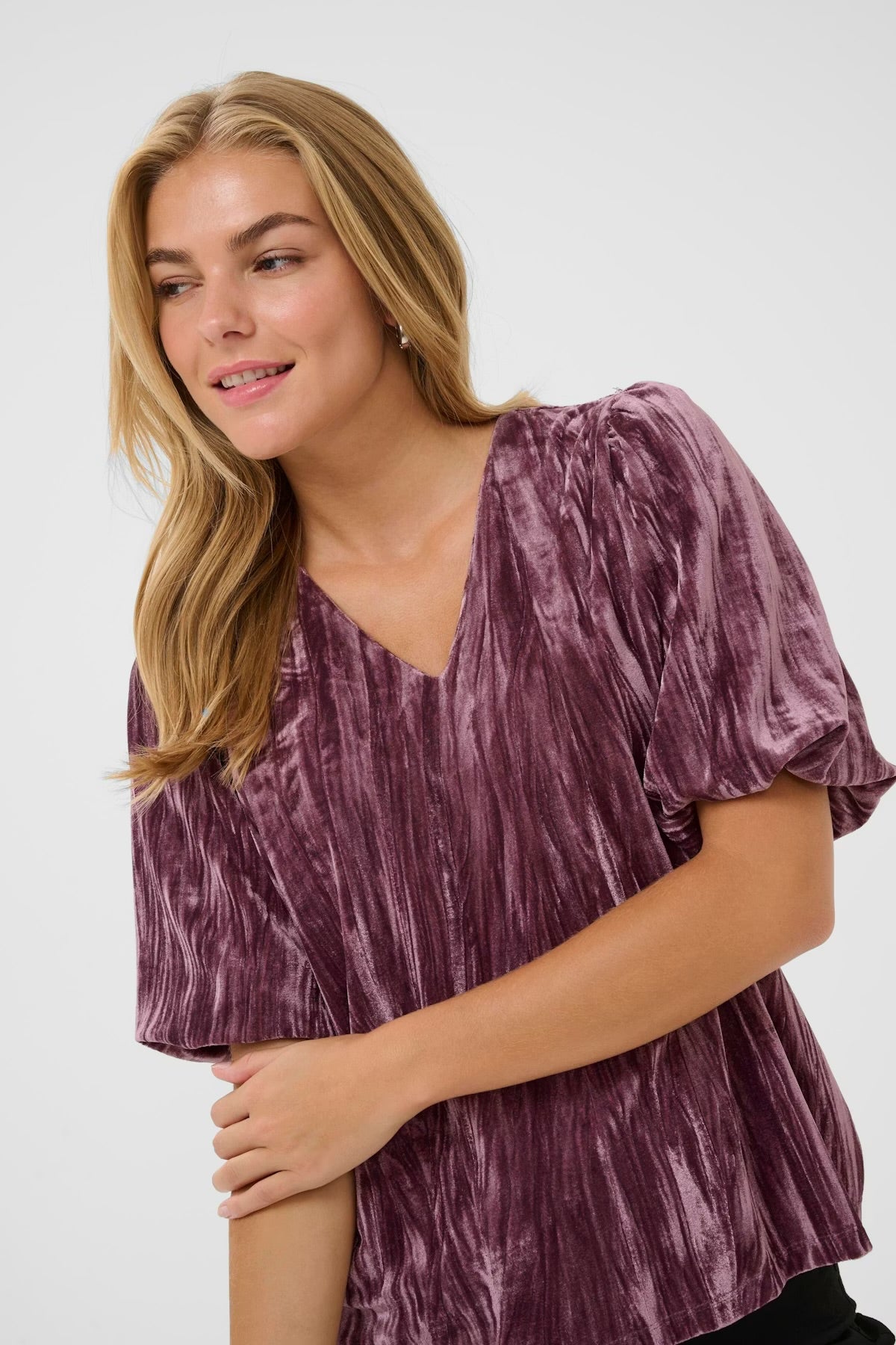 KAFFE - Elva V-Neck Velvet Blouse Tulipwood