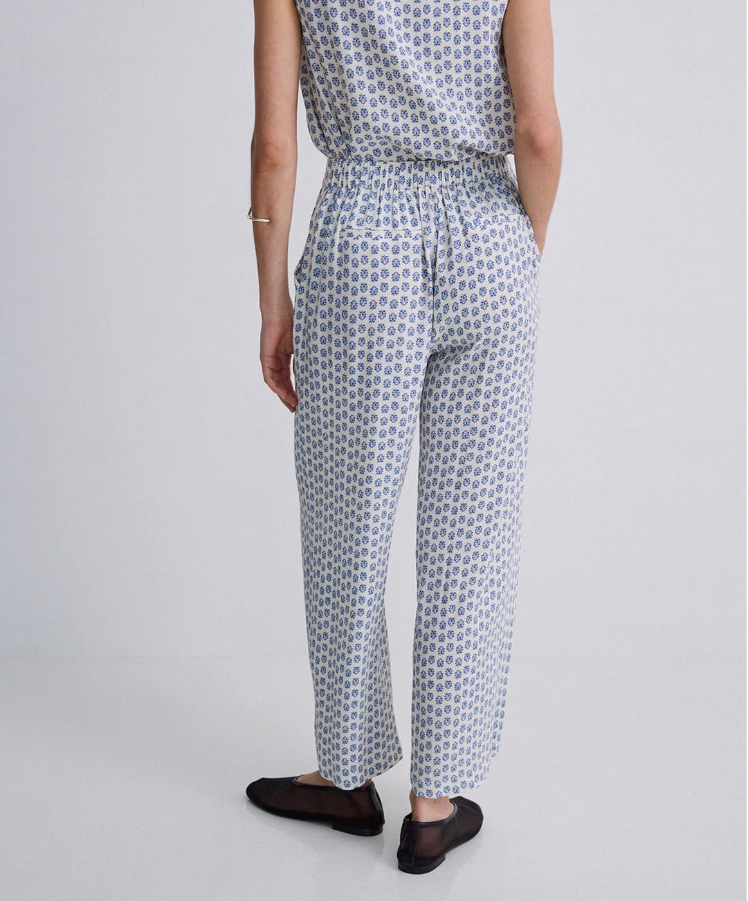 Yerse - Crepe Flowing Trouser Navy Flowers