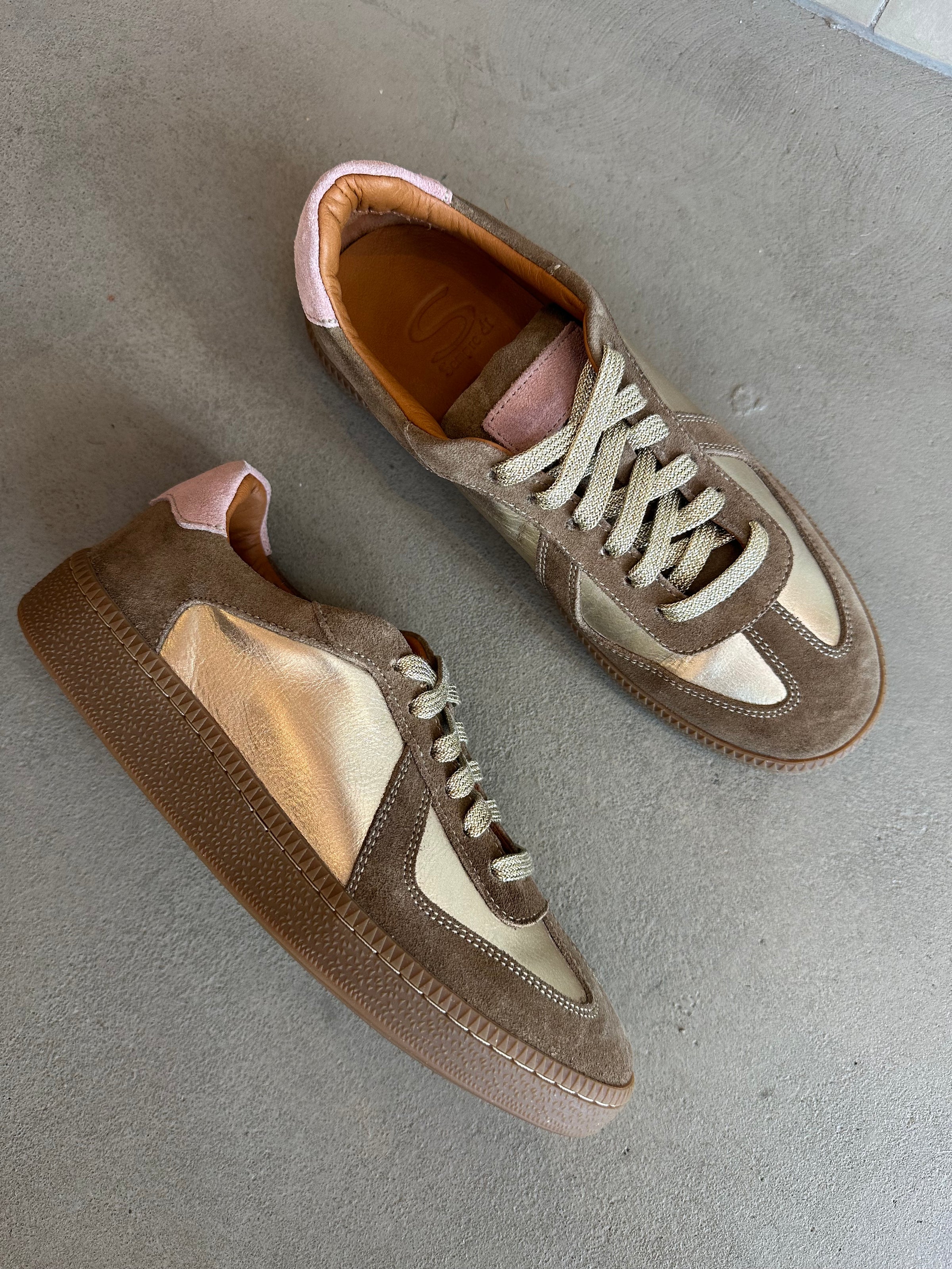 Sempre Di - 25921 Gold Mocca Suede Sneaker