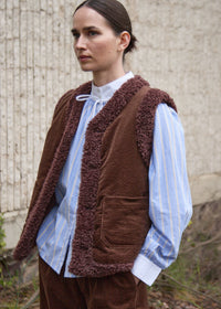 Yerse - Reversible Sherpa Cord Vest Chocolate