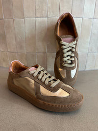 Sempre Di - 25921 Gold Mocca Suede Sneaker