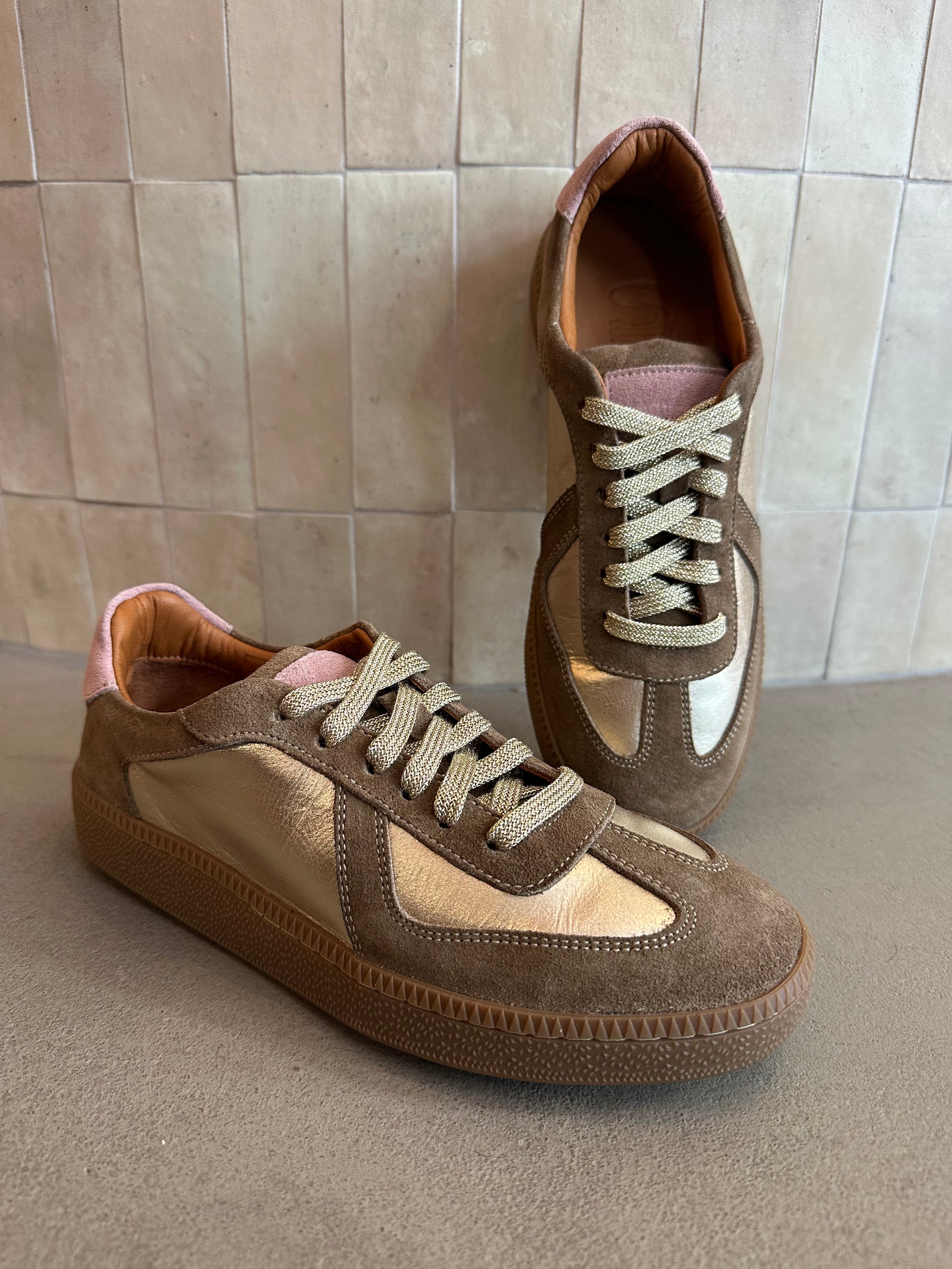 Sempre Di - 25921 Gold Mocca Suede Sneaker