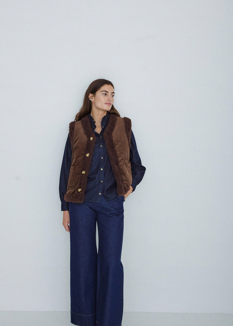 Yerse - Reversible Sherpa Cord Vest Chocolate