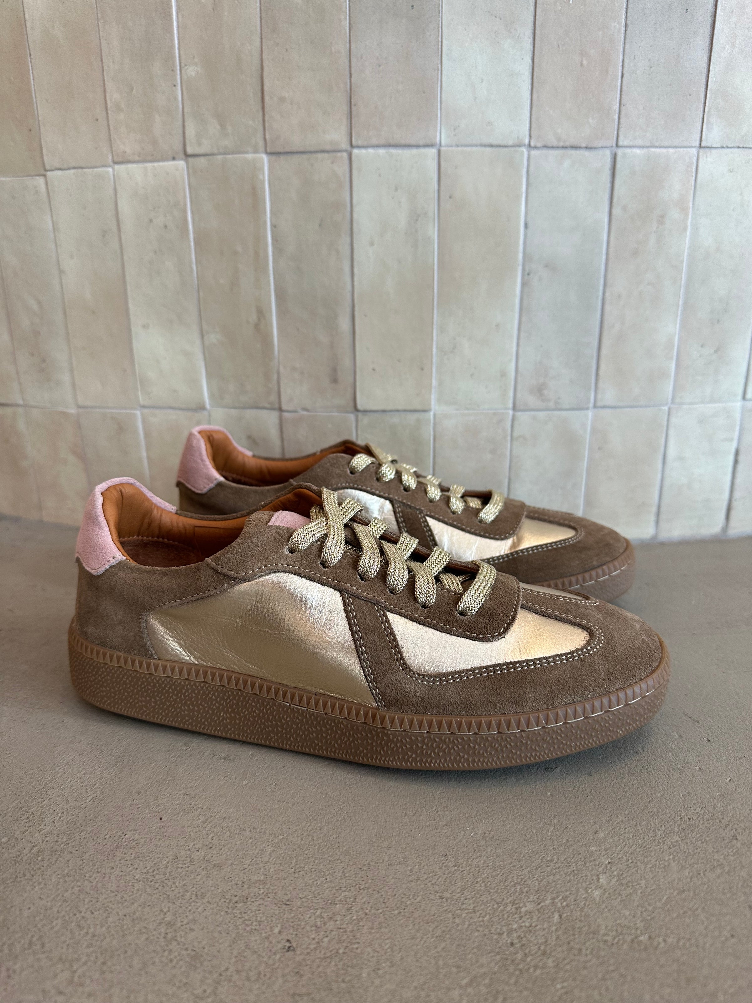 Sempre Di - 25921 Gold Mocca Suede Sneaker