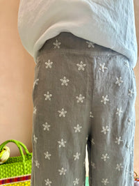 Blueberry Italia - Embroidered Daisy Straight Capri Ash