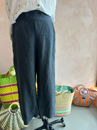 Blueberry Italia - Linen Capri Trousers Anthracite