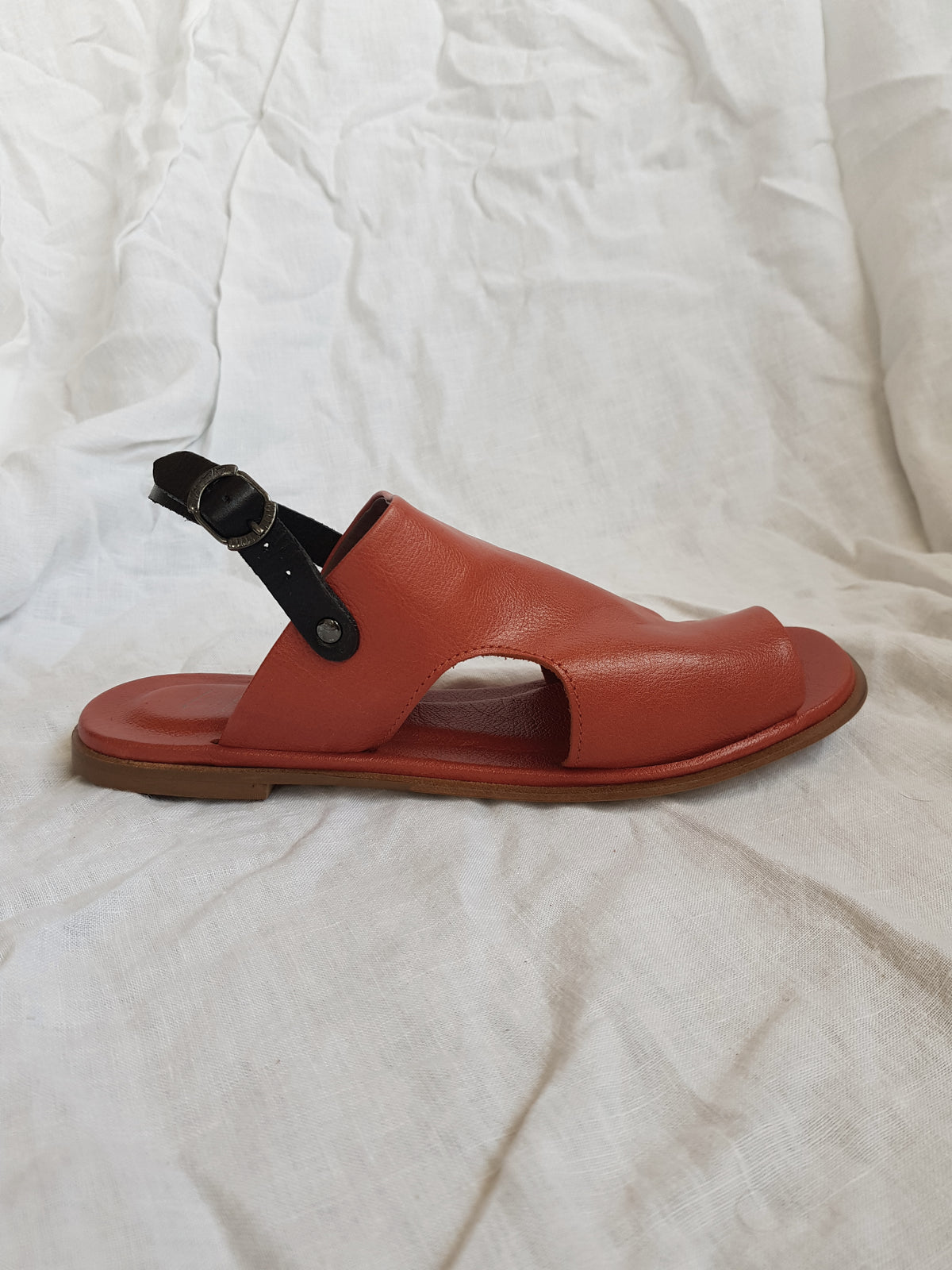 Shop lili mill 6828 coral sandal online at hunterminx boutique