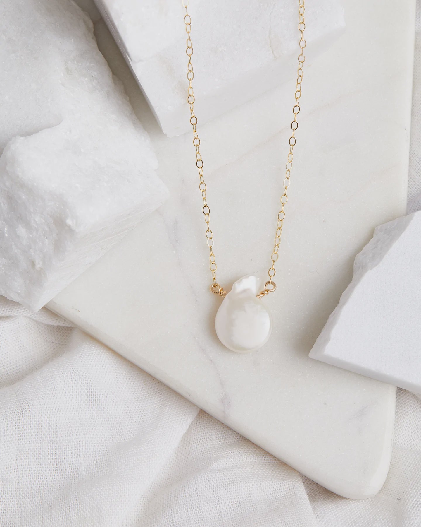 FINERRINGS - Natural Pearl Necklace in Yellow Gold