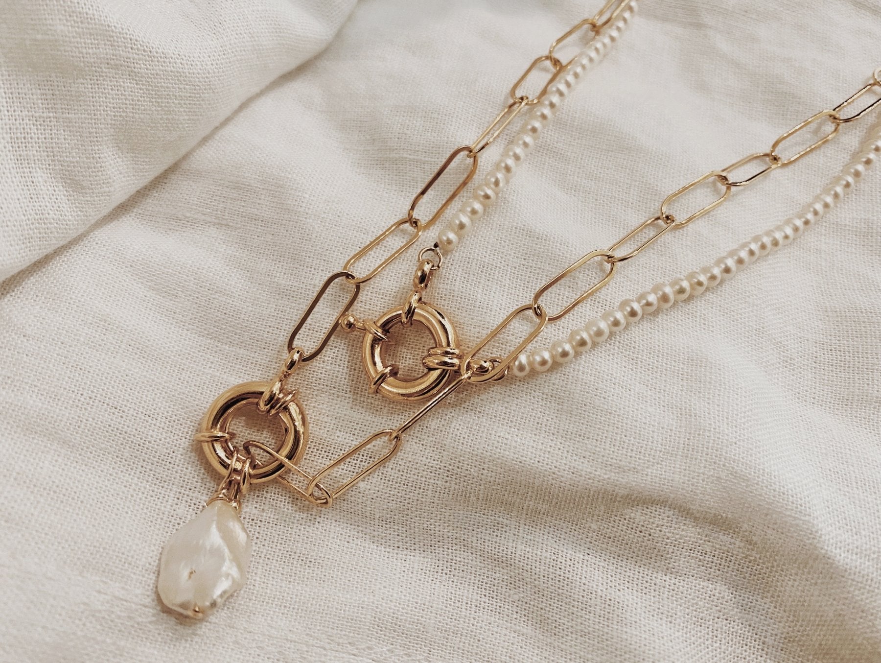 FINERRINGS - Elongated Spring Ring Necklace